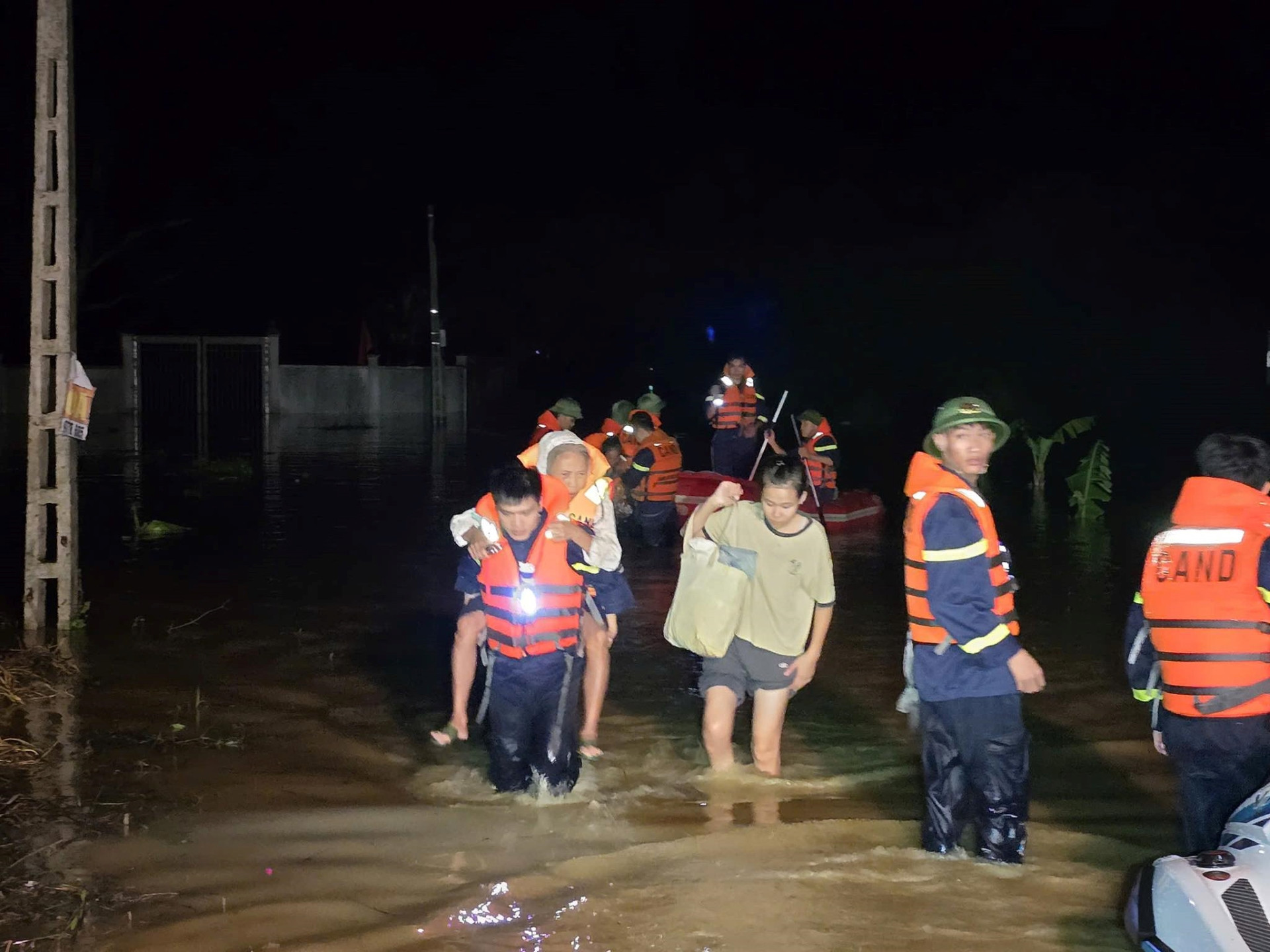 a3Nước sông Thanh Hóa vượt báo động 3.jpg