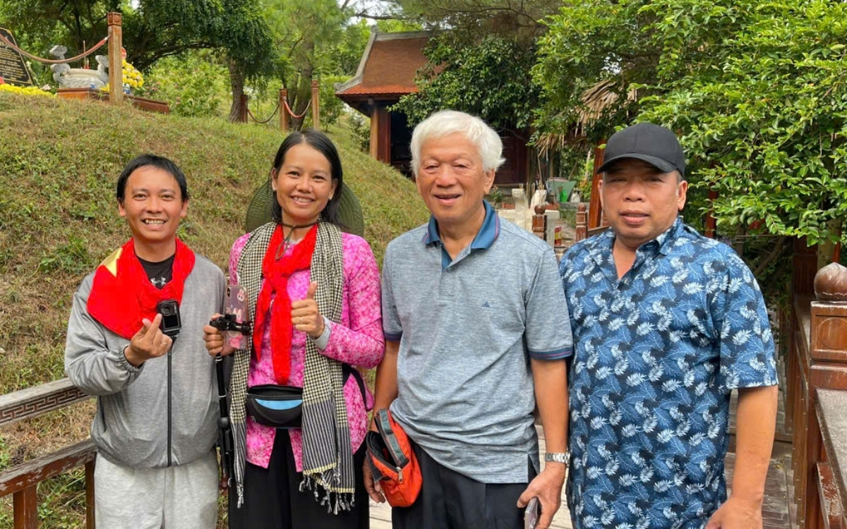 ảnh 2   đạp xe về Hà Nội xem diễu binh.jpg