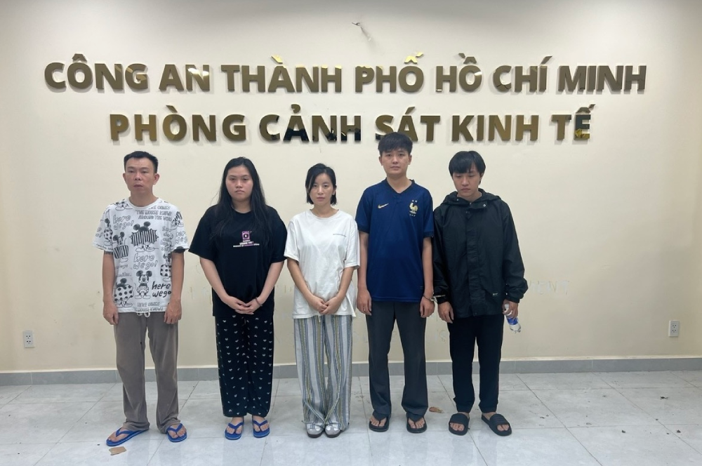 khi cuoi quan bar.png