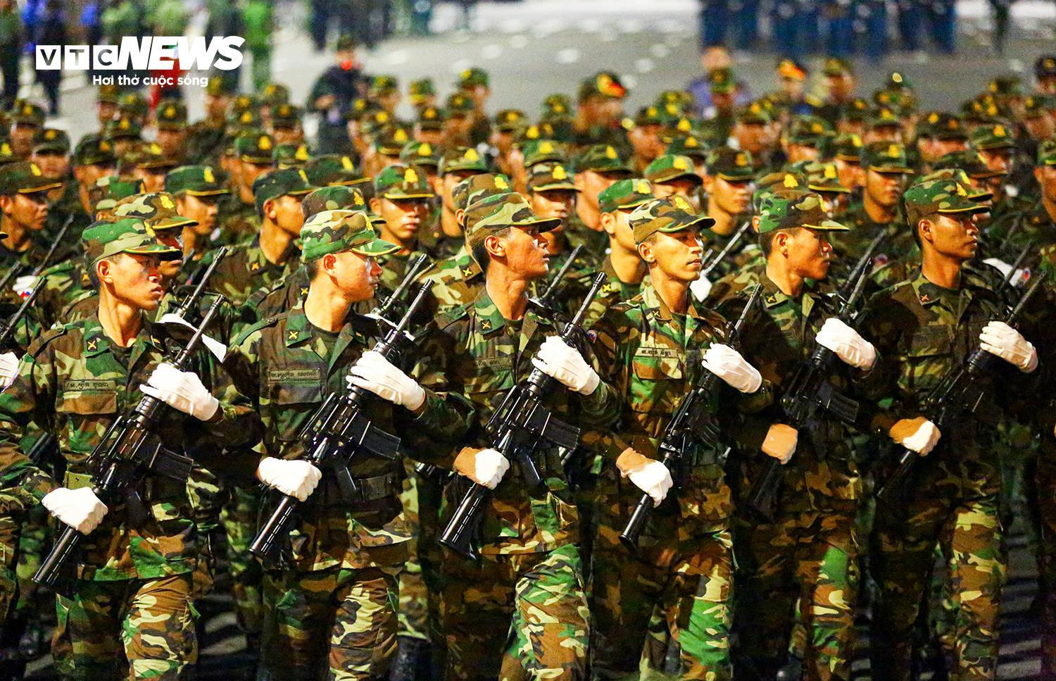 Những khoảnh khắc 'tuyệt đối điện ảnh' trong buổi sơ duyệt diễu binh A80 - 13