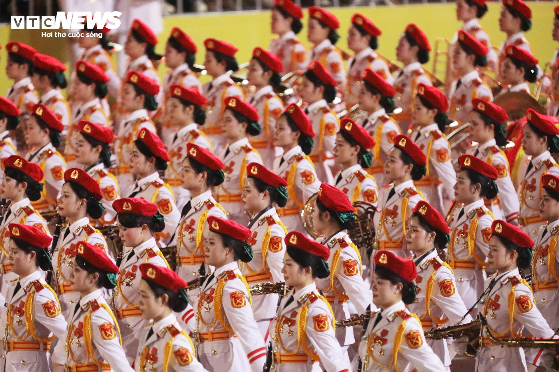 Những khoảnh khắc 'tuyệt đối điện ảnh' trong buổi sơ duyệt diễu binh A80 - 3