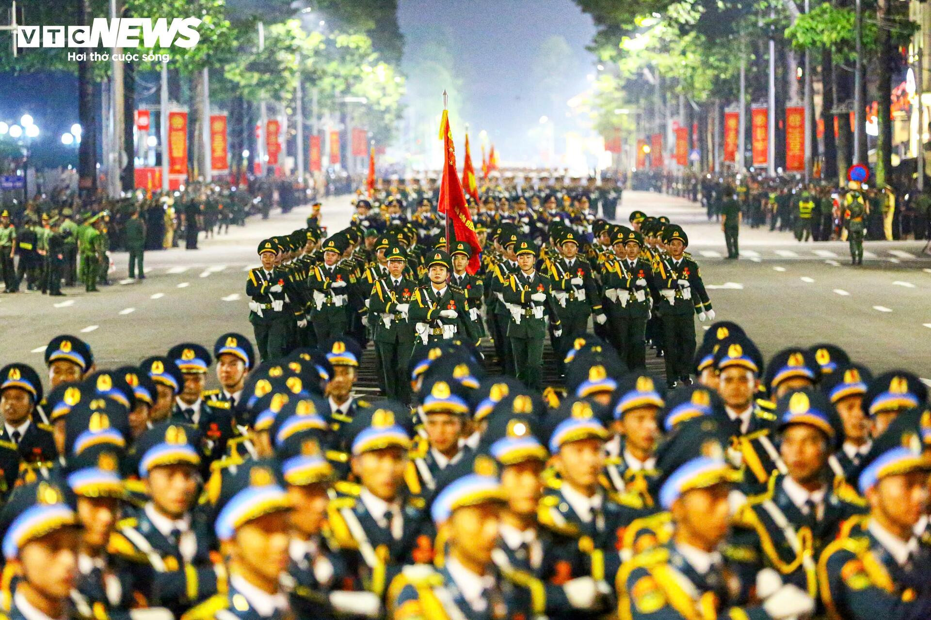 Những khoảnh khắc 'tuyệt đối điện ảnh' trong buổi sơ duyệt diễu binh A80 - 6