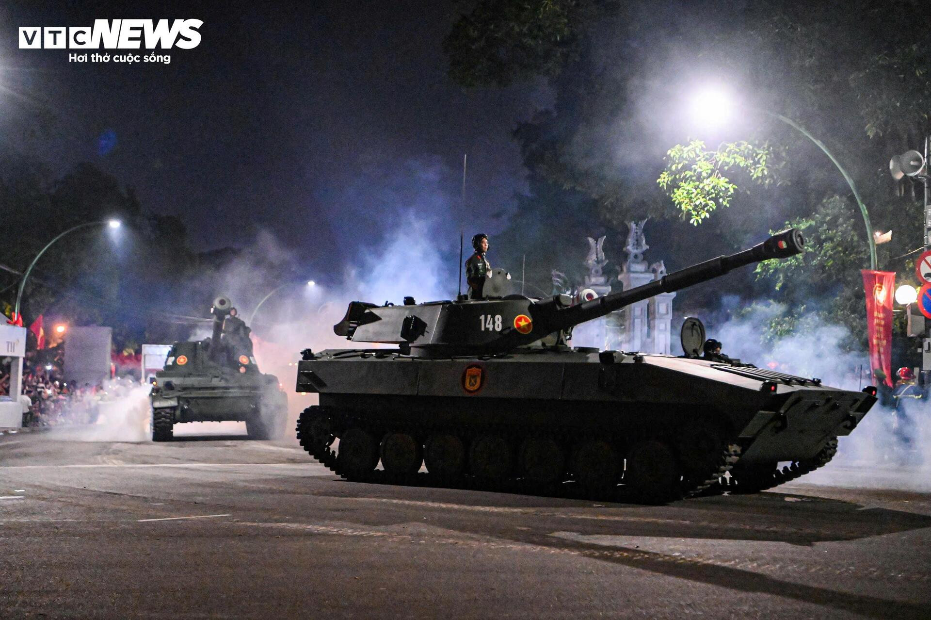 Những khoảnh khắc 'tuyệt đối điện ảnh' trong buổi sơ duyệt diễu binh A80 - 19