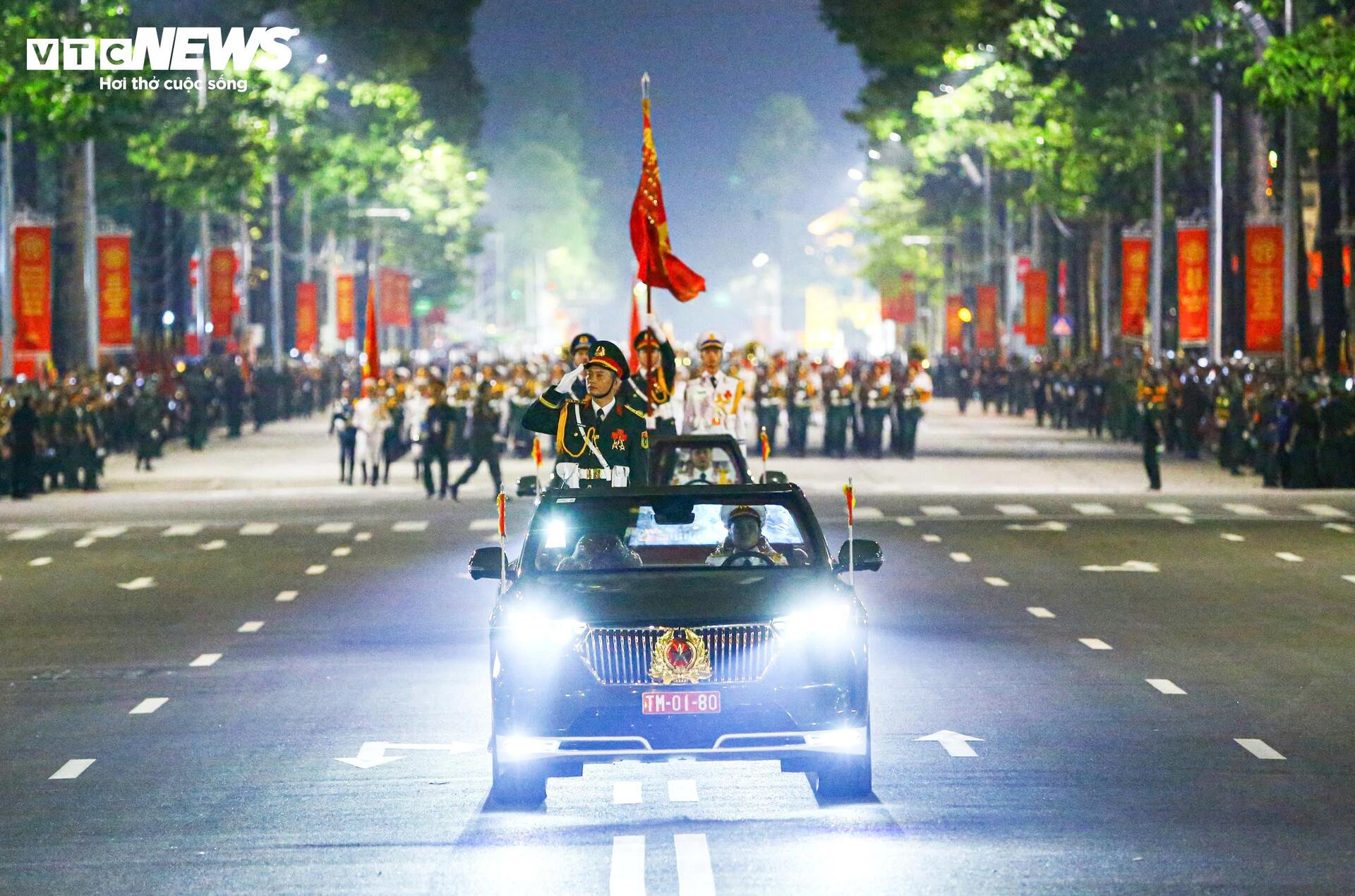 Những khoảnh khắc 'tuyệt đối điện ảnh' trong buổi sơ duyệt diễu binh A80 - 2