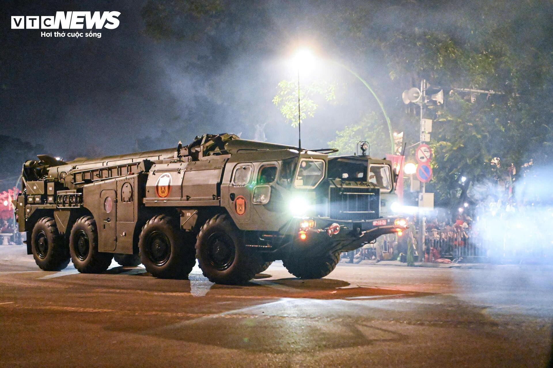 Những khoảnh khắc 'tuyệt đối điện ảnh' trong buổi sơ duyệt diễu binh A80 - 17