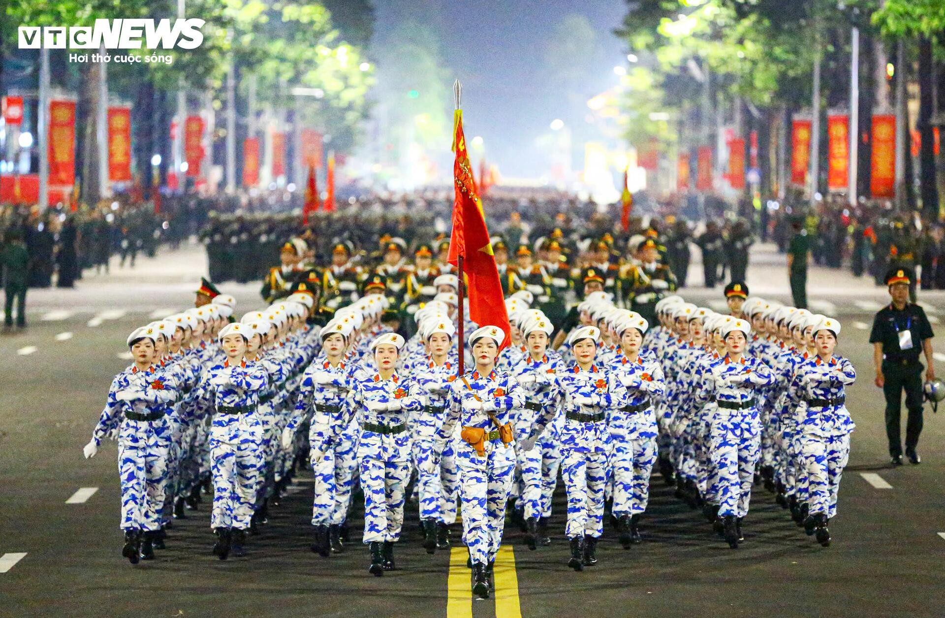 Những khoảnh khắc 'tuyệt đối điện ảnh' trong buổi sơ duyệt diễu binh A80 - 8