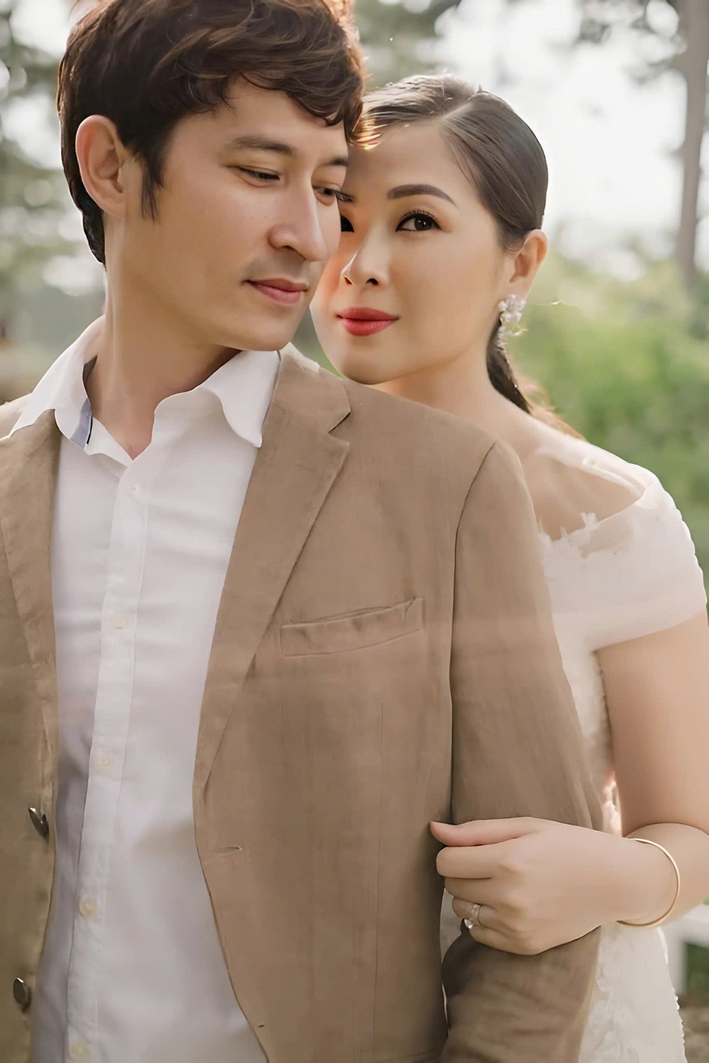 Huy Khánh công khai bạn gái mới sau ly hôn Mạc Anh Thư