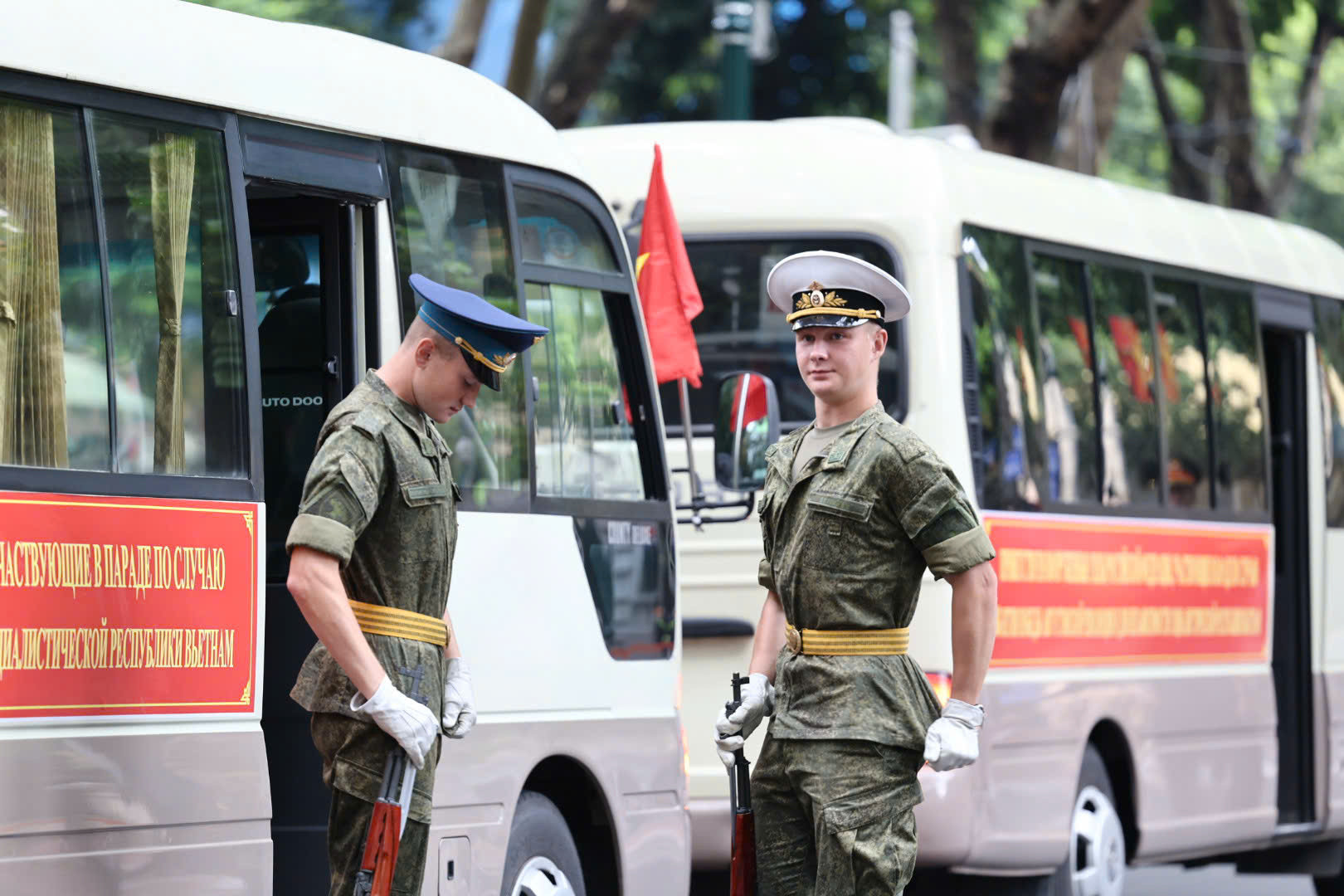 Loạt ảnh cận visual tuyệt đối điện ảnh của dàn quân nhân Nga gây sốt khắp MXH