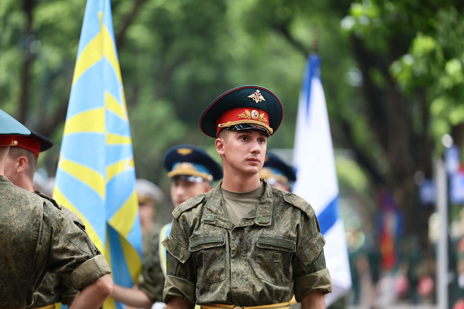 Loạt ảnh cận visual tuyệt đối điện ảnh của dàn quân nhân Nga gây sốt khắp MXH