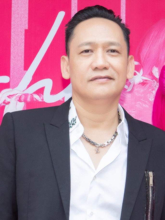 Nam ca sĩ Vbiz đi xem Mưa Đỏ 2 lần được toàn bộ dàn cast vào cảm ơn