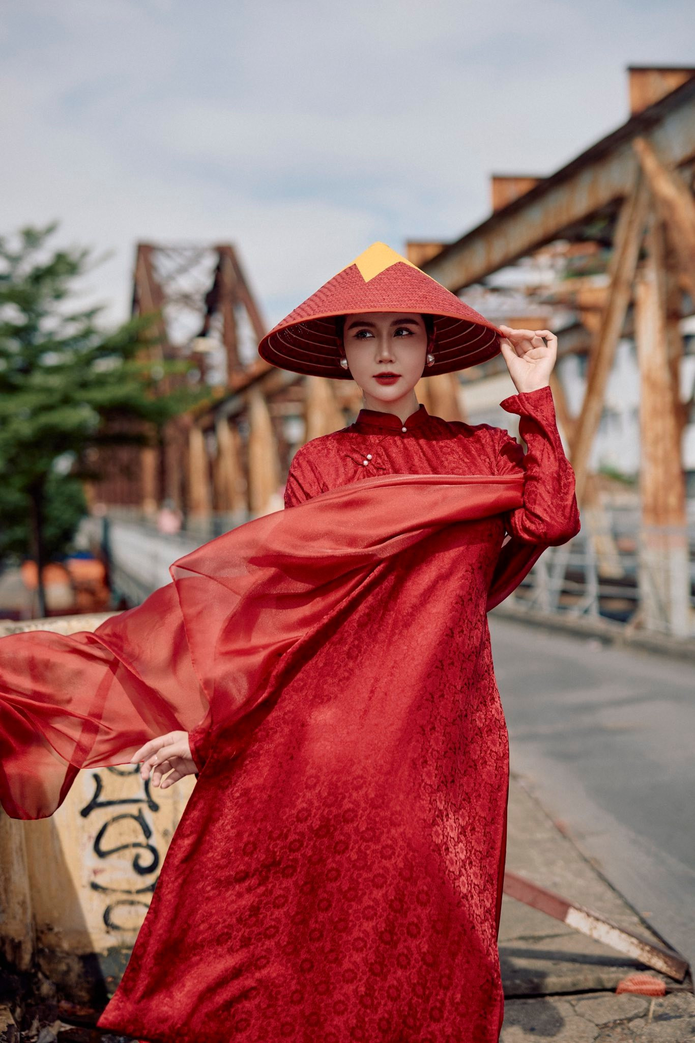 Nữ diễn viên VTV gây chú ý với bộ ảnh 'hòa bình đẹp lắm'- Ảnh 3.