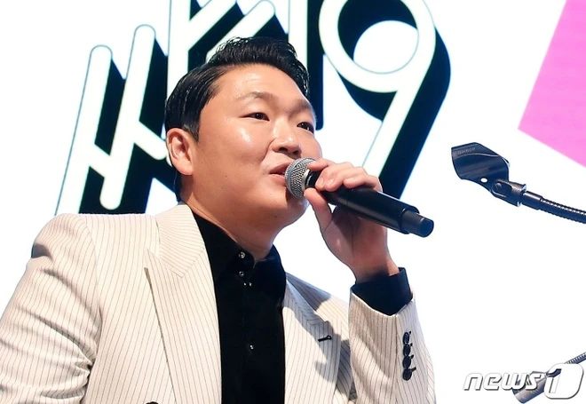 PSY vướng nhiều ồn ào những năm qua. Ảnh: News1.