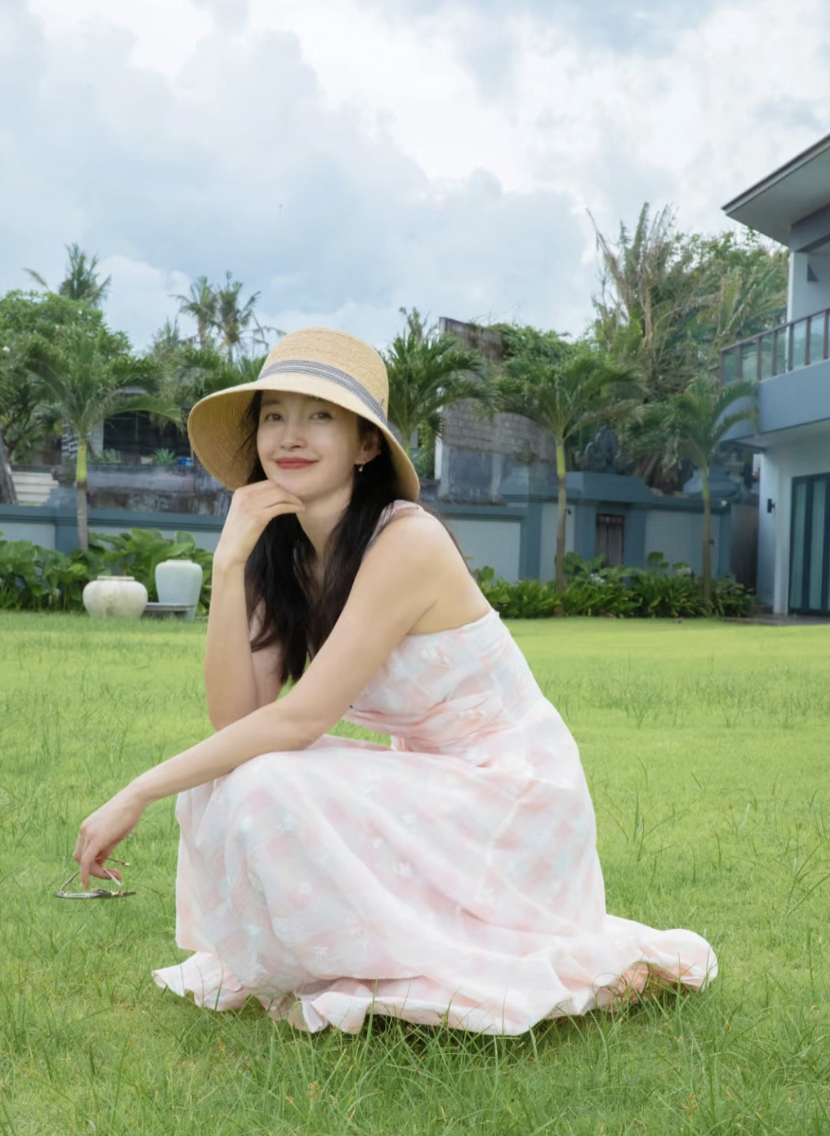 Bí quyết trẻ mãi không già của Lý Băng Băng ở độ tuổi 52 - Ảnh 3.