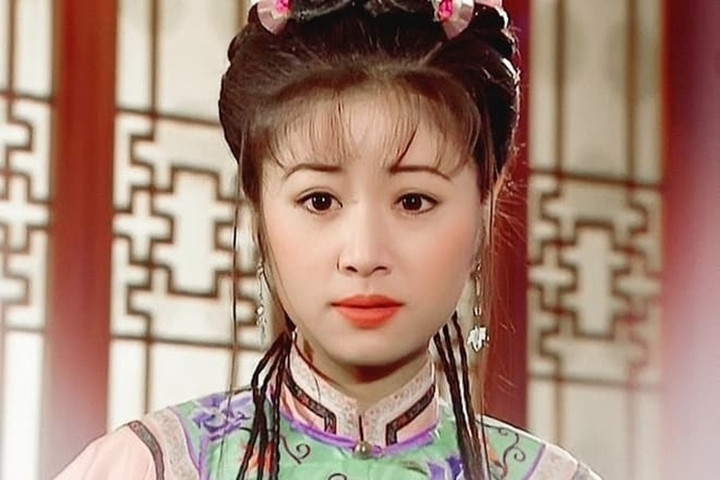 Khi được nữ văn sĩ Quỳnh Dao chọn vào vai Hạ Tử Vy, Lâm Tâm Như còn là một gương mặt khá mới. (Ảnh: Sohu)