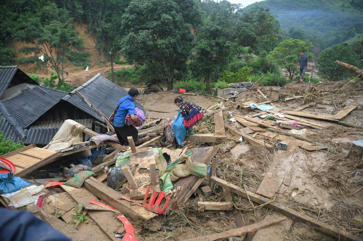 Tại bản Háng Pù Xi, xã Xa Dung – một trong những điểm chịu ảnh hưởng nặng nề nhất, dấu tích của trận lũ vẫn hiện hữu khắp nơi.
