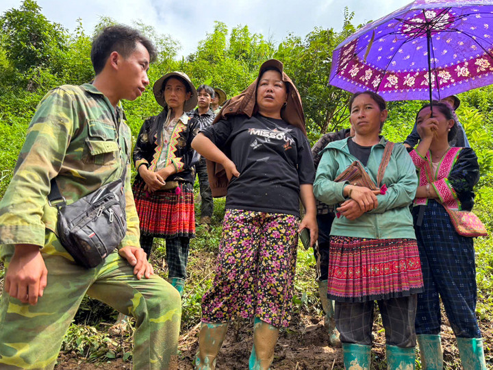 Người dân chưa hết bàng hoàng khi nhắc lại khoảnh khắc kinh hoàng lúc rạng sáng 1/8, khi tiếng nước gầm rít kéo theo đất đá tràn xuống bản trong bóng tối.