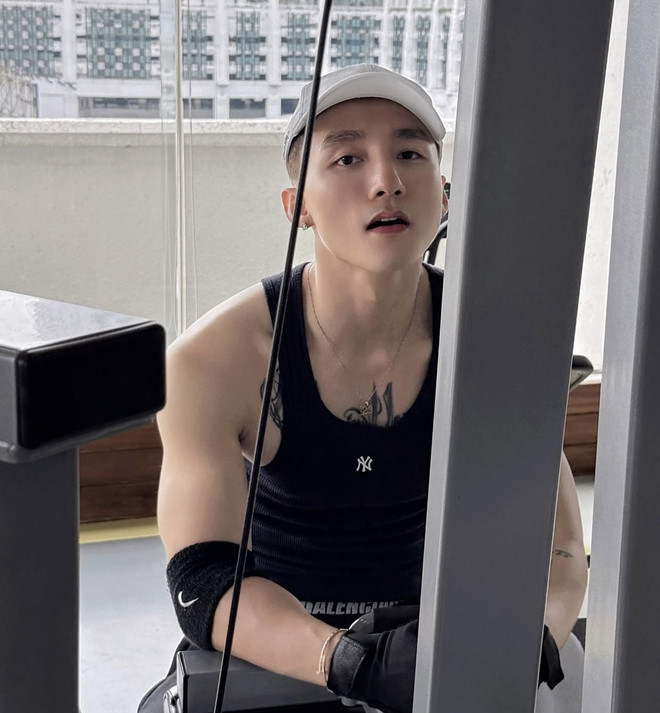 Sơn Tùng vướng ồn ào tình cảm bị một bộ phận khán giả quay lưng