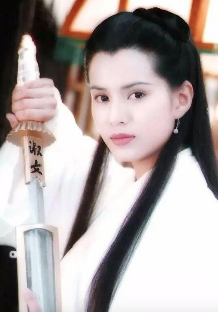 Nhan sắc gây thương nhớ của nàng Tiểu Long Nữ do Lý Nhược Đồng đóng.