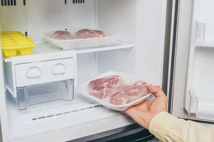 Người đàn ông 56 tuổi bị ung thư dạ dày cảnh báo 4 loại thực phẩm để lâu trong tủ lạnh có thể là đồng phạm của ung thư