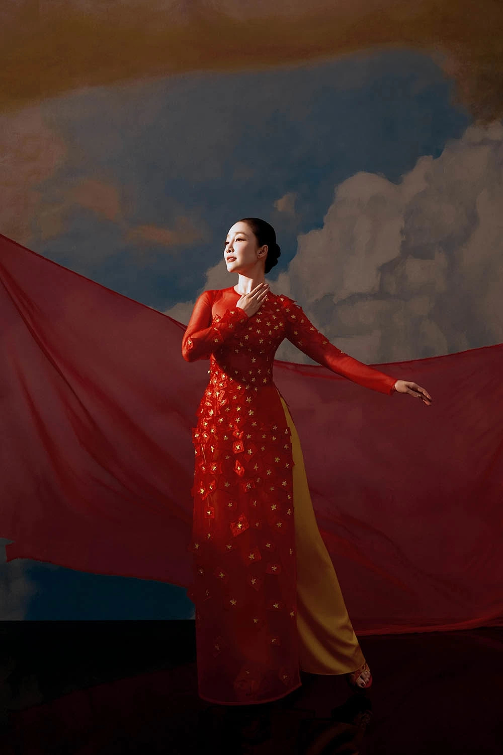 nsUt linh nga dien ao dai do, lan toa khi the ruc ro ngay quoc khanh hinh anh 1