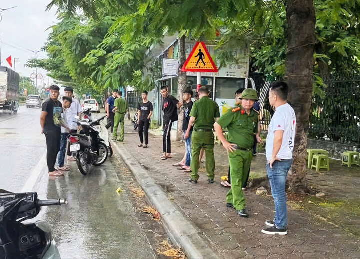 Cơ quan công an dựng lại hiện trường vụ việc nam sinh bị hành hung dã man trên đường.