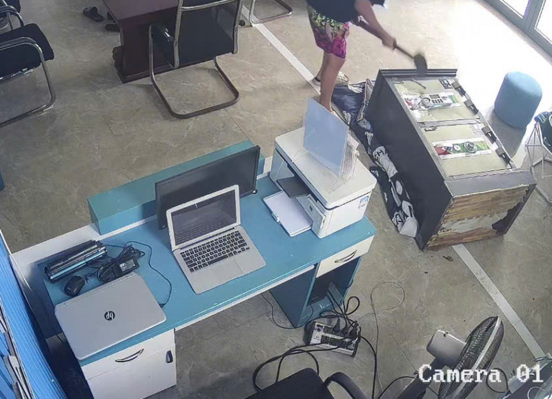 Hành động bất thường của nam sinh dùng búa phá két sắt lấy vàng mang bán sau khi bị thao túng tâm lý- Ảnh 1.