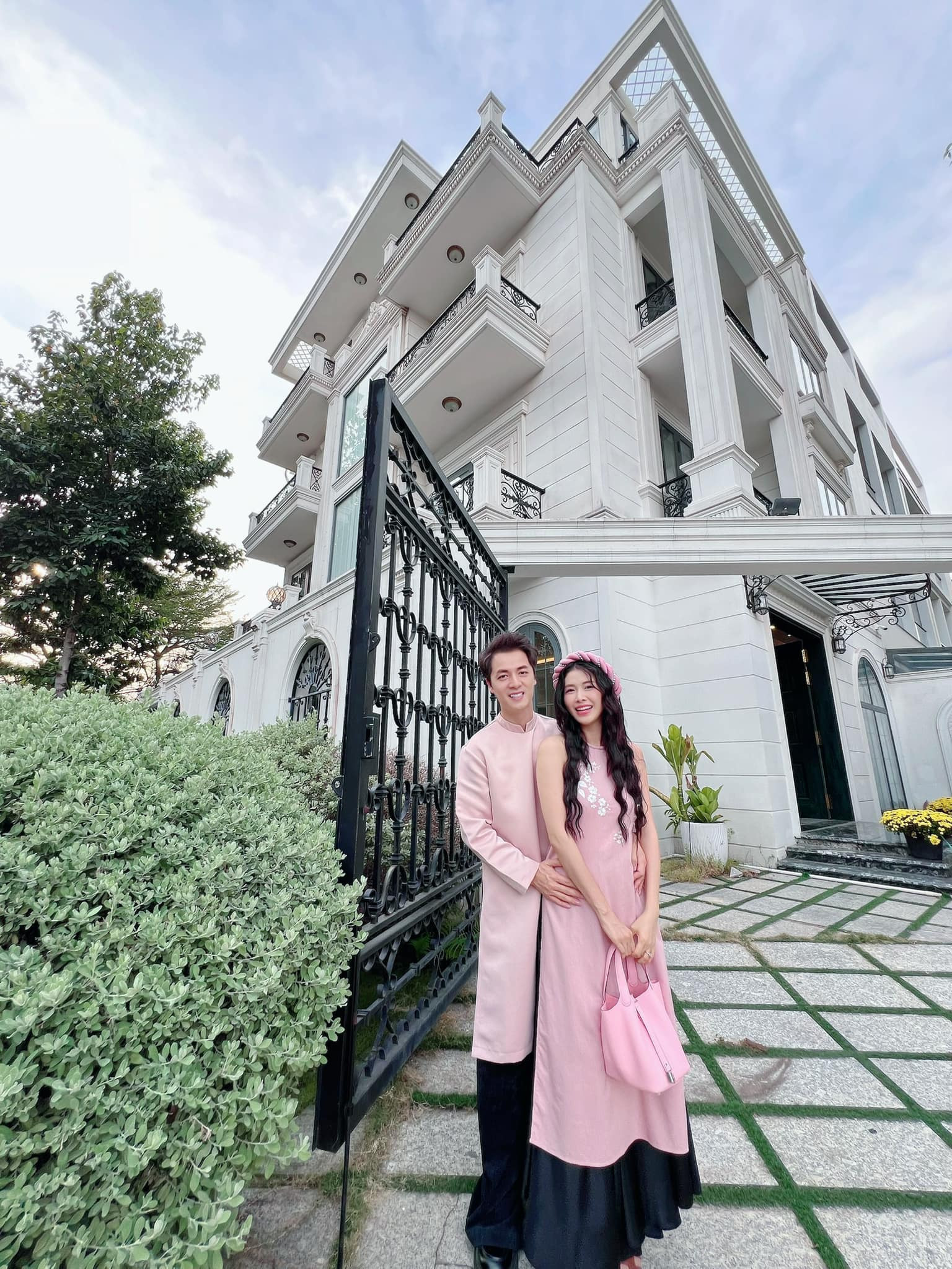 Nam ca sĩ từng mắc bệnh nghiêm trọng: Sở hữu biệt thự triệu đô, tuổi 42 có cuộc sống hôn nhân viên mãn- Ảnh 5.