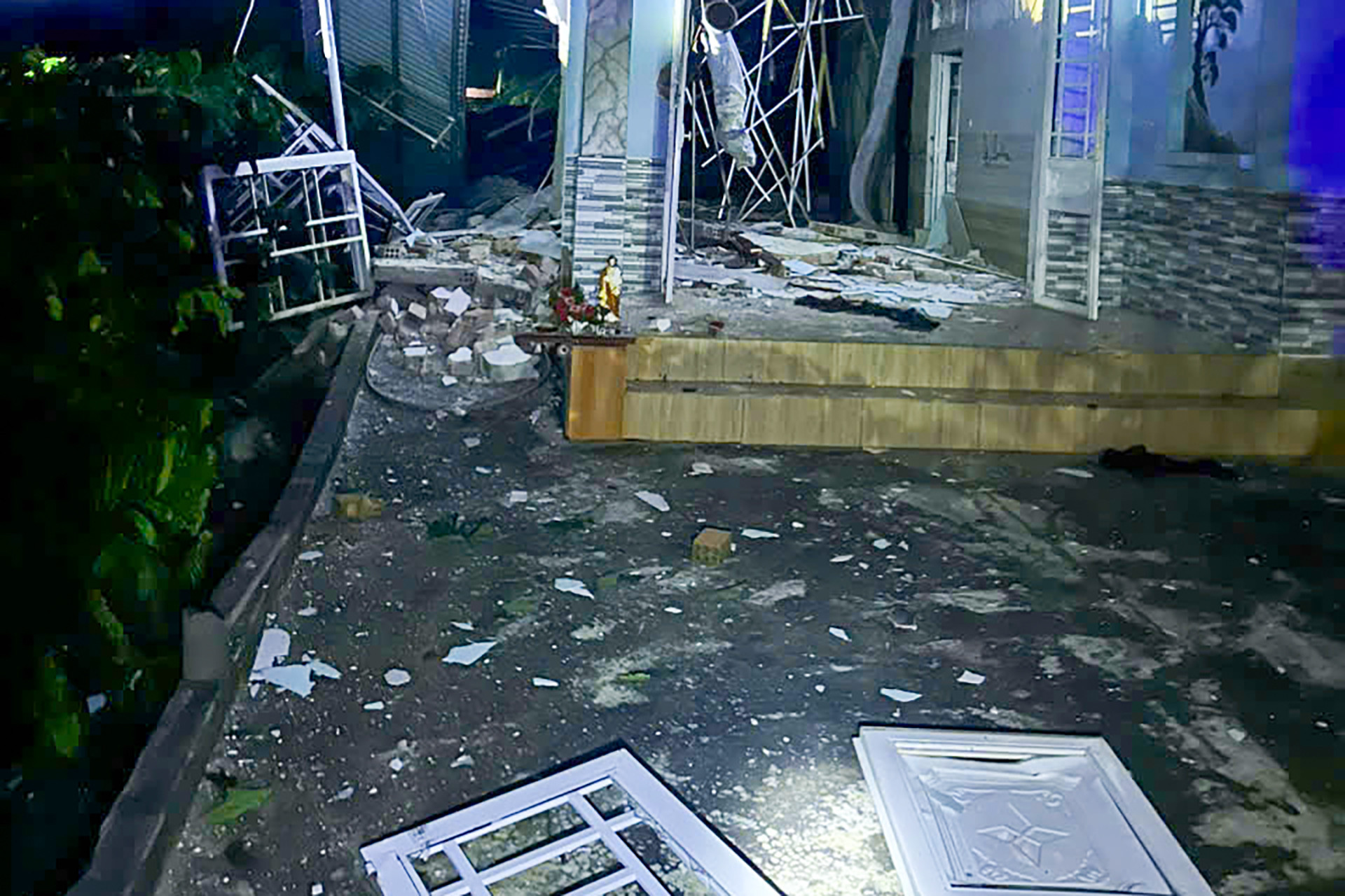 Nhà ở Lâm Đồng đổ sập sau tiếng nổ - 2.jpg