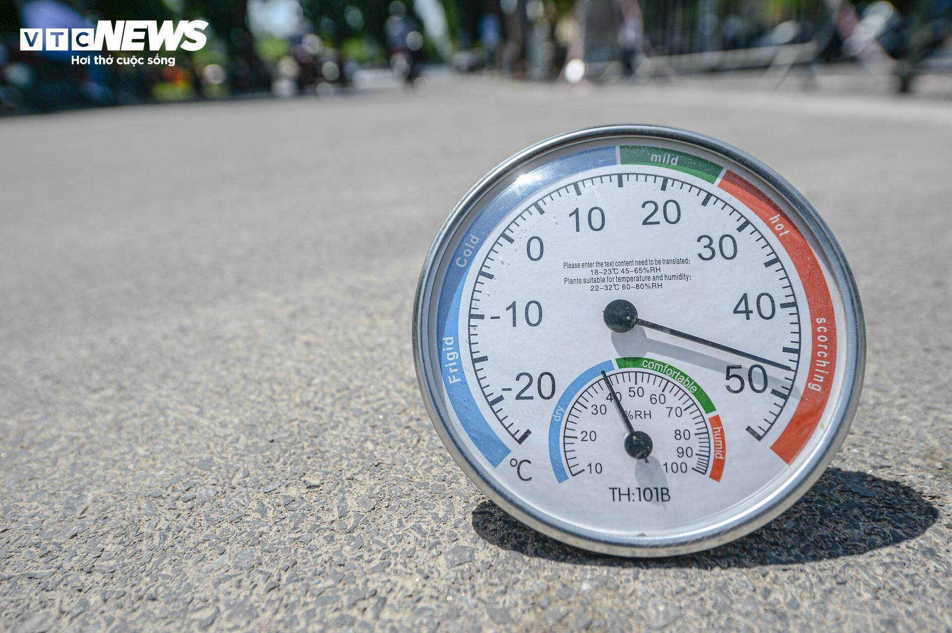 Người Hà Nội quay quắt mưu sinh giữa trời nắng đổ lửa gần 40ºC - 3