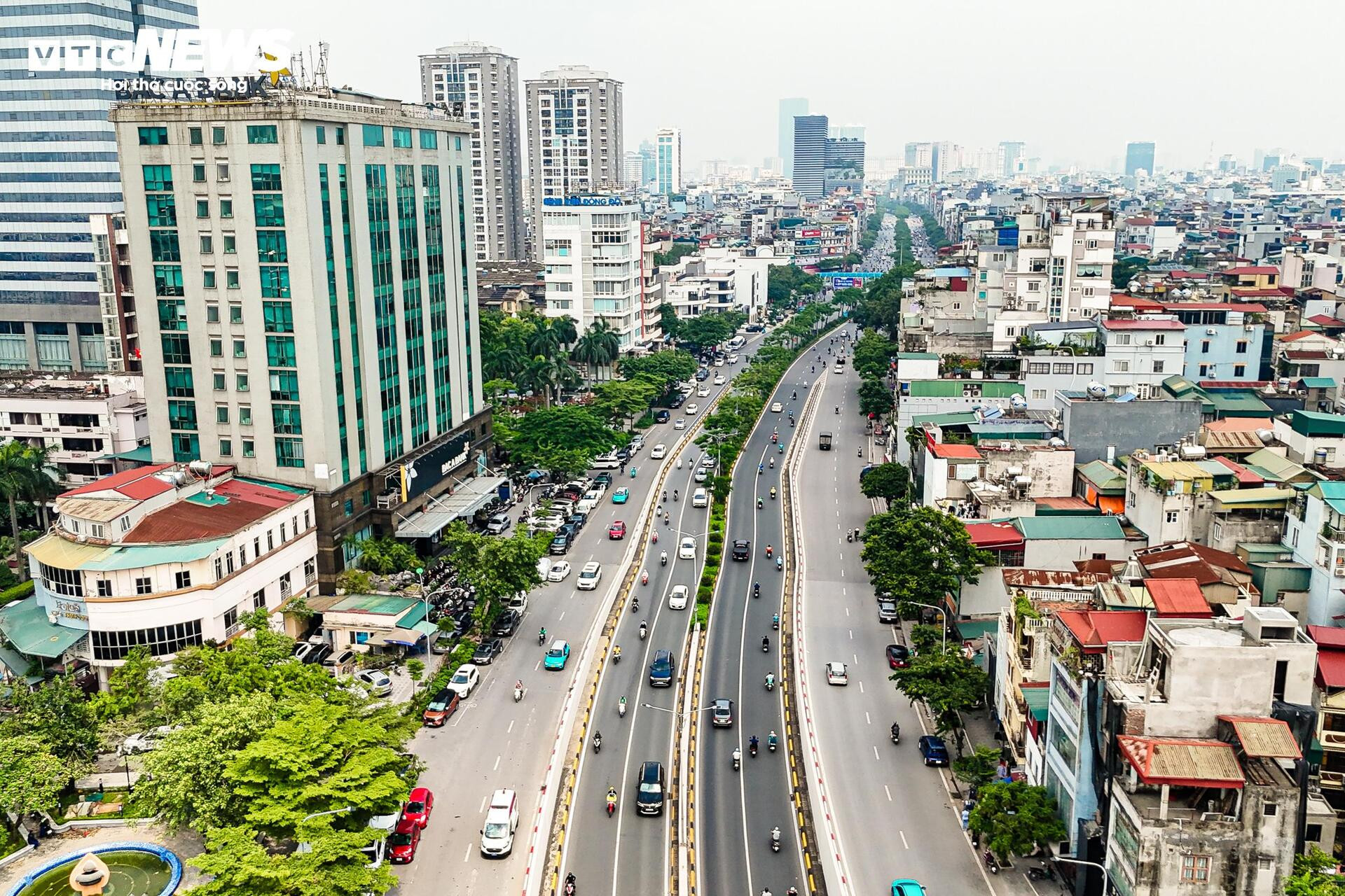 Người Hà Nội quay quắt mưu sinh giữa trời nắng đổ lửa gần 40ºC - 1