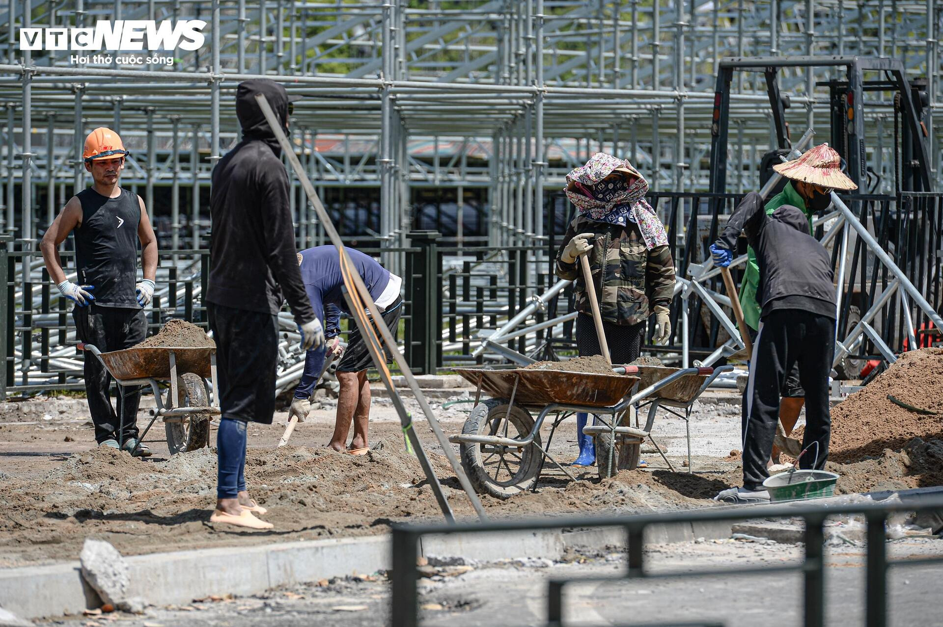 Người Hà Nội quay quắt mưu sinh giữa trời nắng đổ lửa gần 40ºC - 7