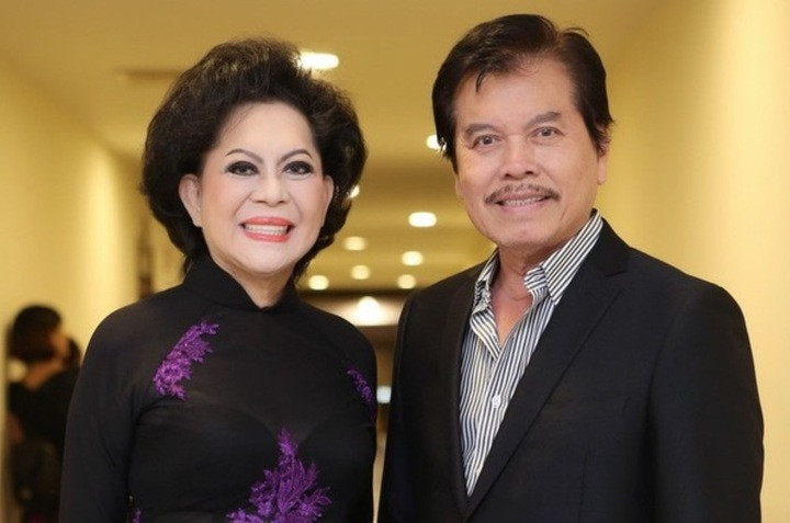 Giao Linh bên người chồng quá cố.