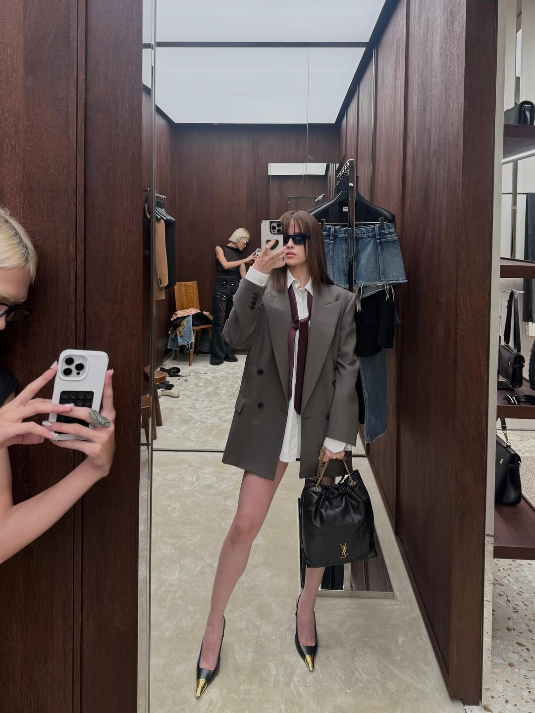 Thiều Bảo Trâm khoe ảnh bên một người đàn ông giữa ồn ào trà xanh bị khơi lại