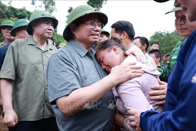 Thủ tướng xúc động thăm hỏi, động viên nhân dân thiệt hại do mưa lũ tại tỉnh Điện Biên - Ảnh 6.