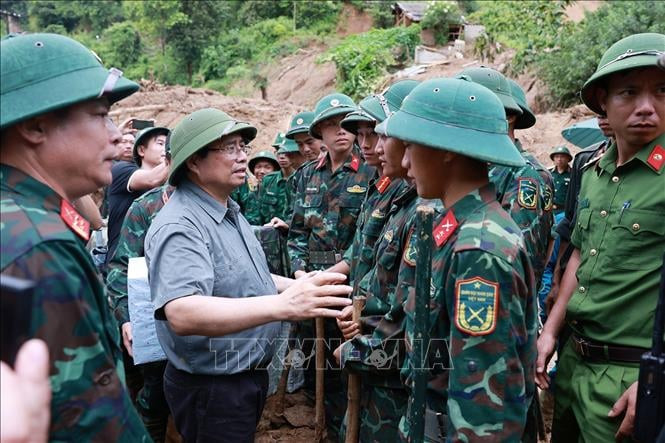 Thủ tướng xúc động thăm hỏi, động viên nhân dân thiệt hại do mưa lũ tại tỉnh Điện Biên - Ảnh 14.