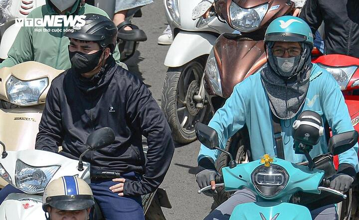 Hà Nội ghi nhận mức nhiệt cao kỷ lục trong tháng 8, có nơi 40,3°C. (Ảnh: Viên Minh)