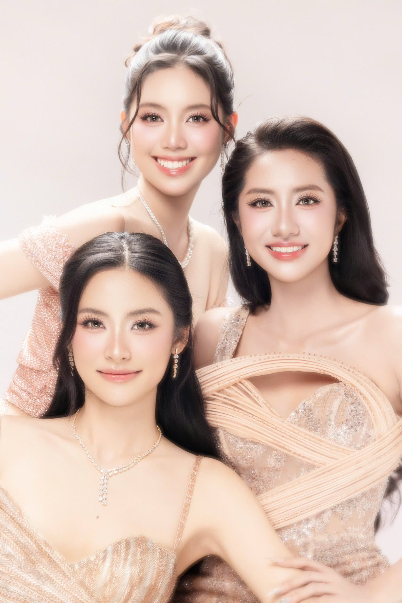 Hà Trúc Linh và 2 Á hậu ra sao sau 1 tháng đăng quang Hoa hậu Việt Nam? - Ảnh 2.