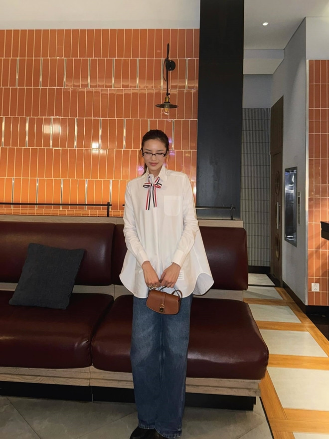 Kỳ Duyên mix đồ với quần jeans cực chất Vbiz khó ai sánh bằng