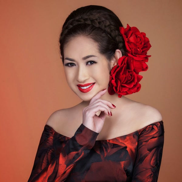 Mắc ung thư vú hơn 2 thập kỷ, nữ danh ca hải chiến thắng vượt quá bạo bệnh, có sự nghiệp lẫn cuộc sống tốt đẹp - Ảnh 2.