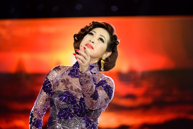 Mắc ung thư vú hơn 2 thập kỷ, nữ danh ca hải chiến thắng vượt quá bạo bệnh, có sự nghiệp lẫn cuộc sống tốt đẹp - Ảnh 3.