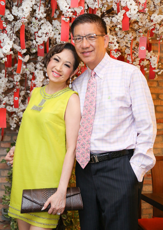 Mắc ung thư vú hơn 2 thập kỷ, nữ danh ca hải chiến thắng vượt quá bạo bệnh, có sự nghiệp lẫn cuộc sống tốt đẹp - Ảnh 4.