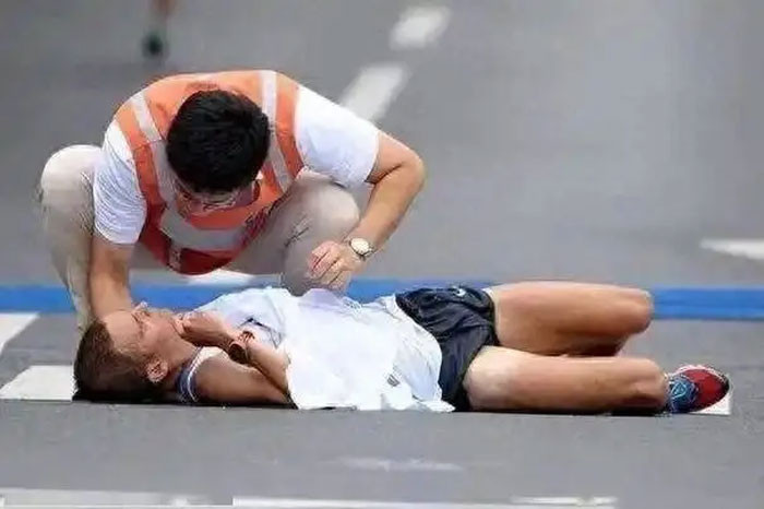 Người đàn ông 36 tuổi đột tử sau khi tập thể dục Bác sĩ cảnh báo 3 sai lầm nhiều người mắc phải