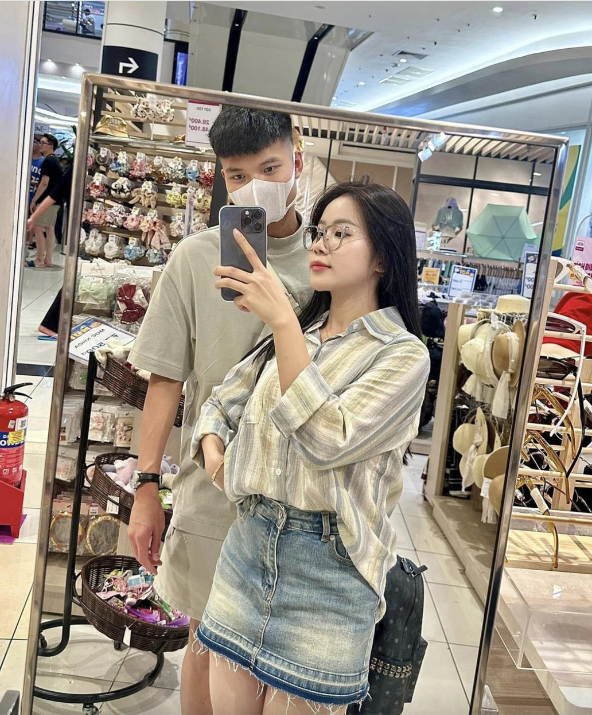 Nhan sắc hot girl của nữ nhân viên ngân hàng vừa kết hôn với cựu sao U23 Việt Nam - Ảnh 8.