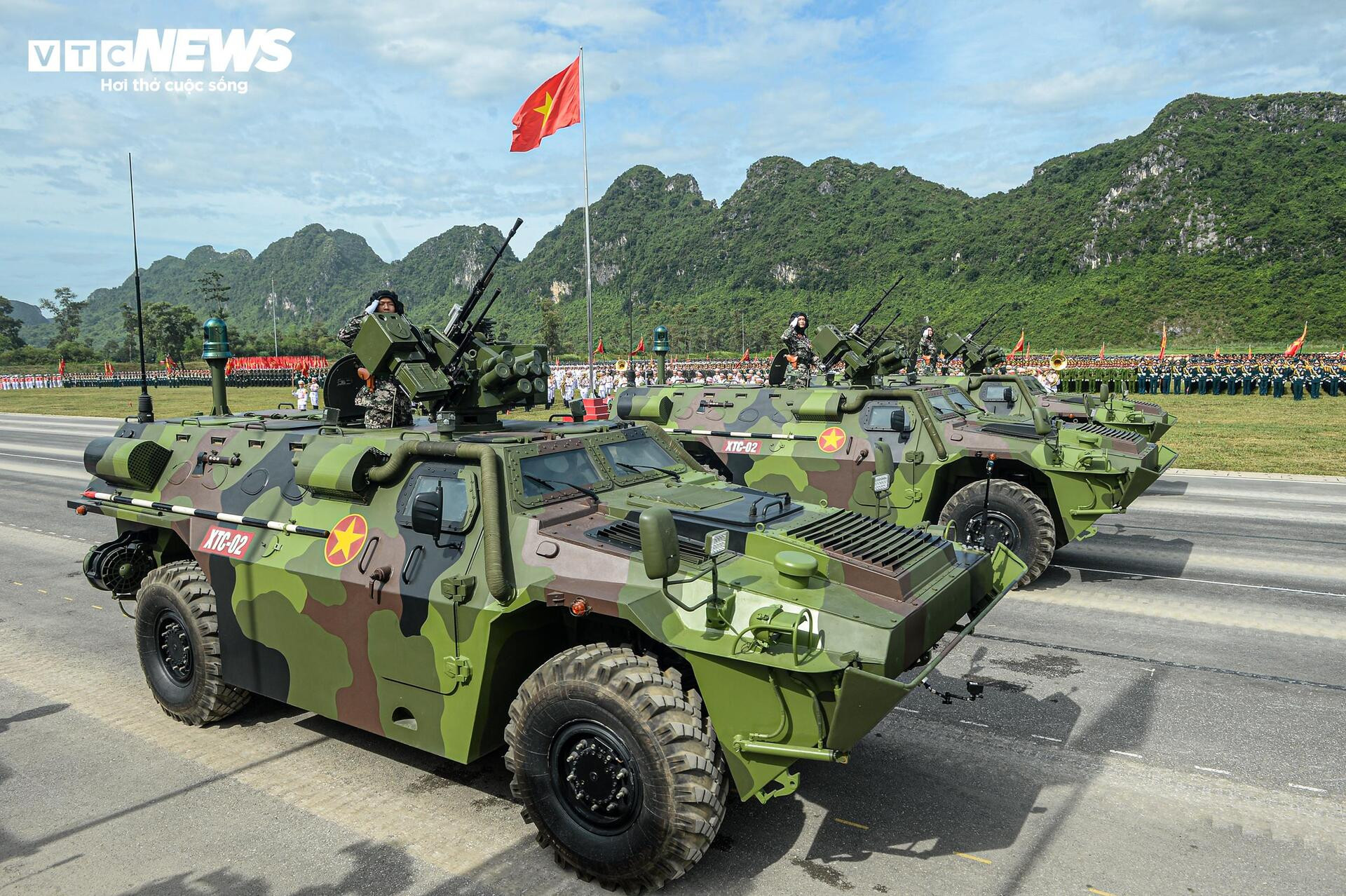 Tên lửa, xe chiến đấu 'Made in Vietnam' phô diễn sức mạnh tại buổi hợp luyện A80 - 9