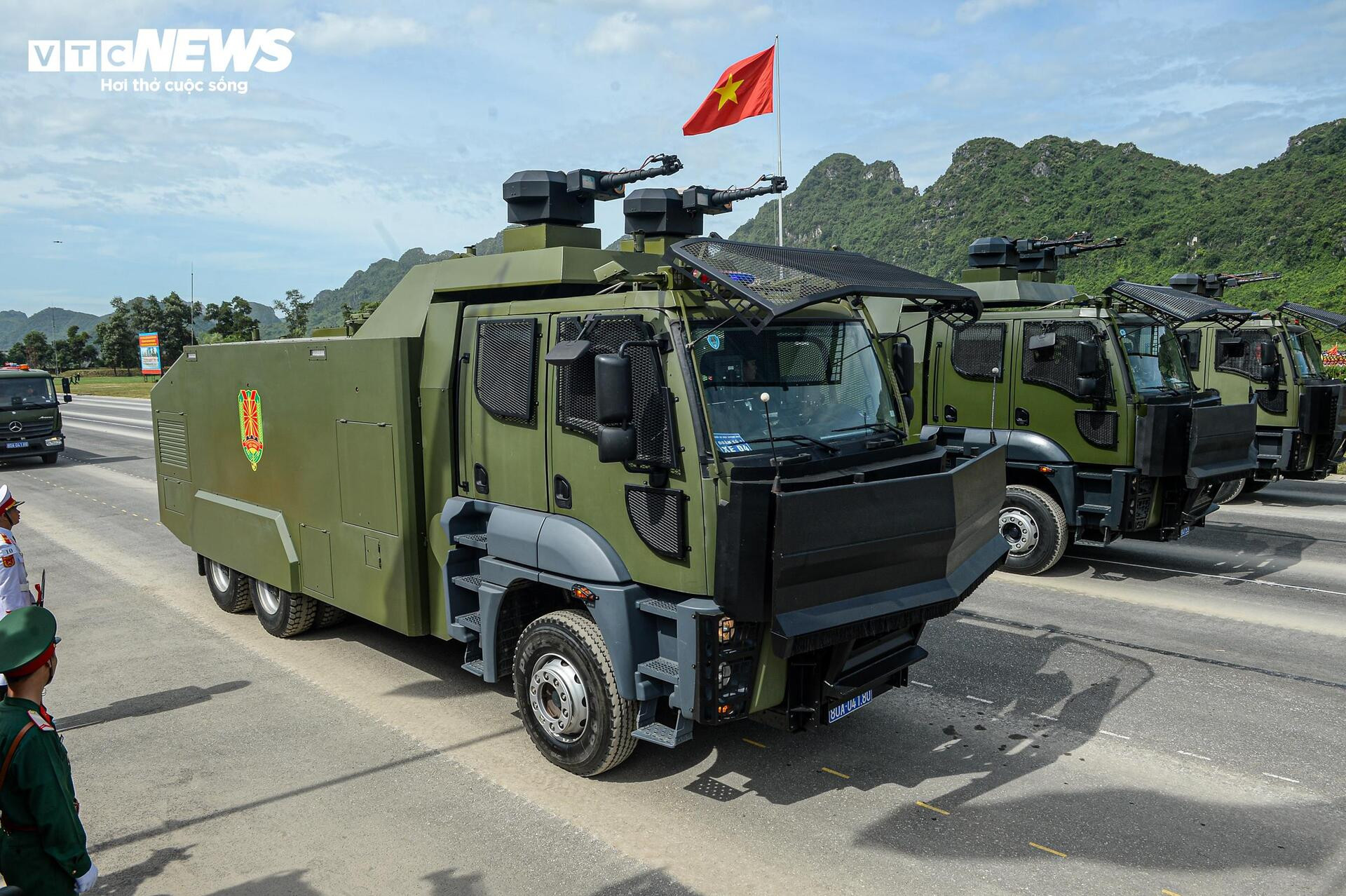 Tên lửa, xe chiến đấu 'Made in Vietnam' phô diễn sức mạnh tại buổi hợp luyện A80 - 25