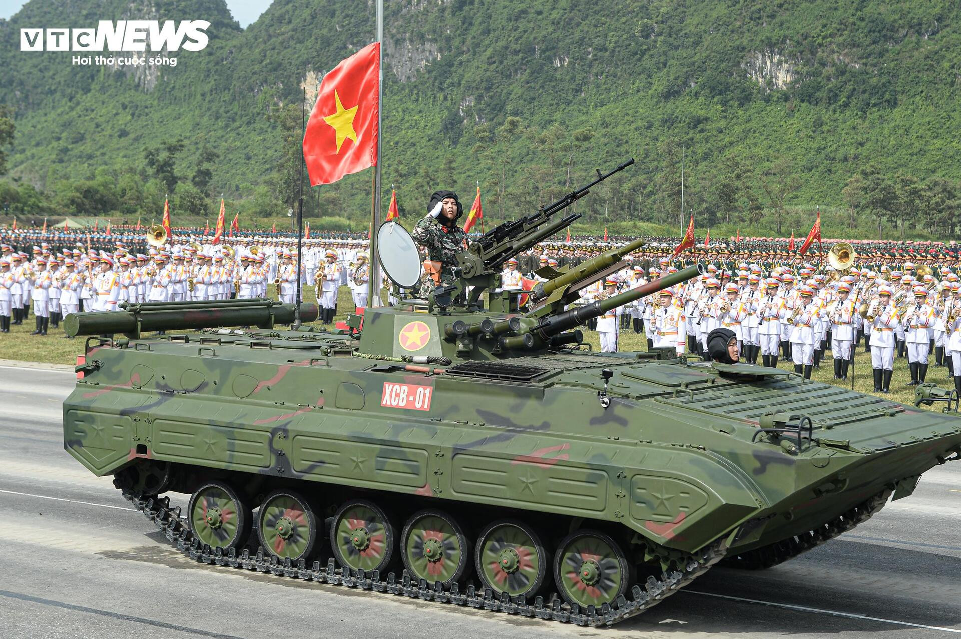 Tên lửa, xe chiến đấu 'Made in Vietnam' phô diễn sức mạnh tại buổi hợp luyện A80 - 7