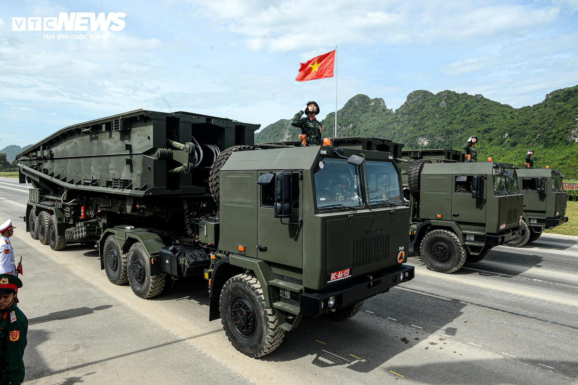 Tên lửa, xe chiến đấu 'Made in Vietnam' phô diễn sức mạnh tại buổi hợp luyện A80 - 20