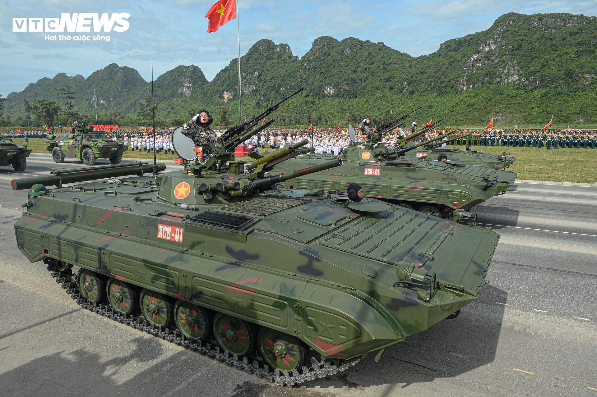 Tên lửa, xe chiến đấu 'Made in Vietnam' phô diễn sức mạnh tại buổi hợp luyện A80 - 6