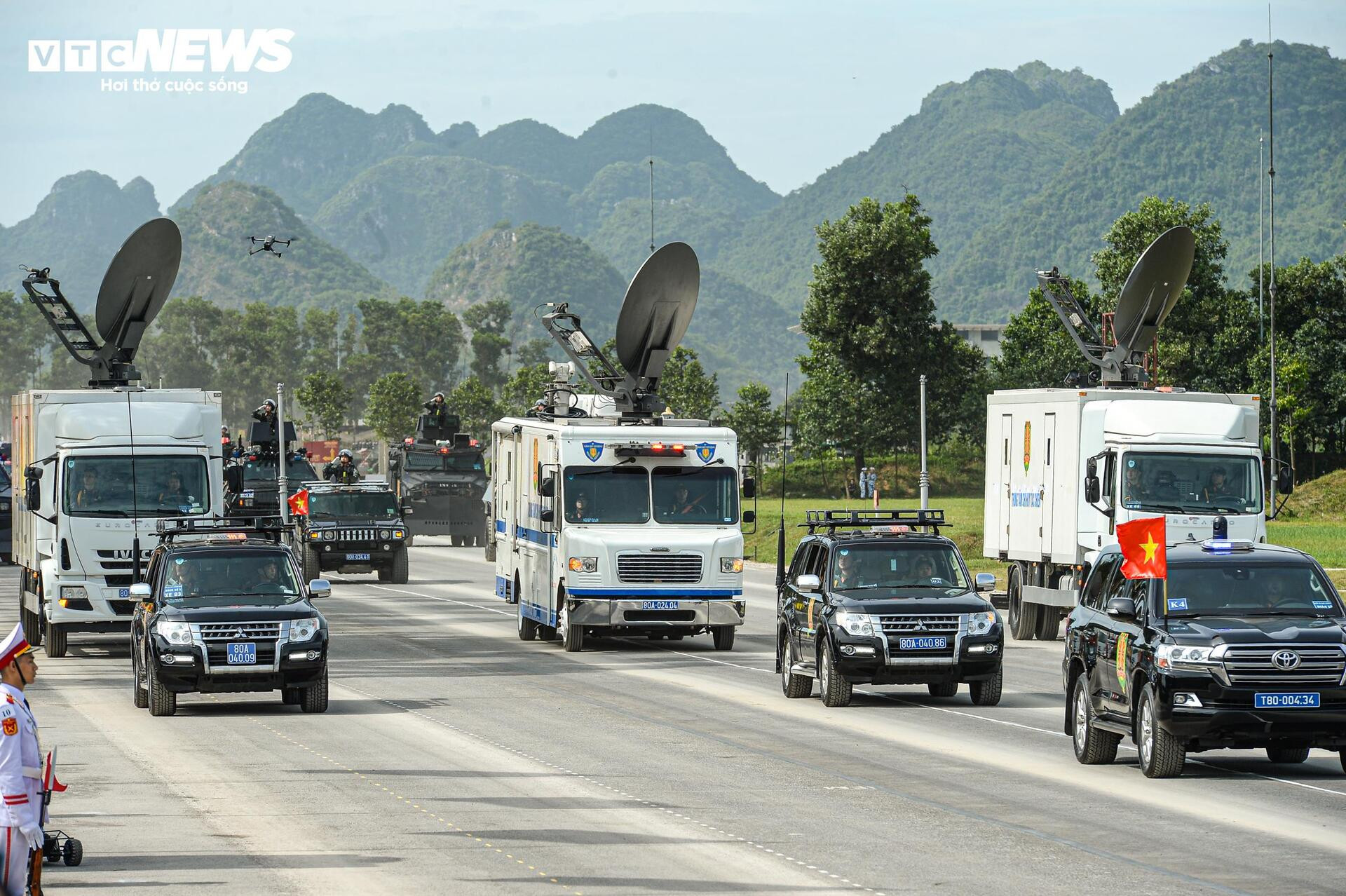 Tên lửa, xe chiến đấu 'Made in Vietnam' phô diễn sức mạnh tại buổi hợp luyện A80 - 26