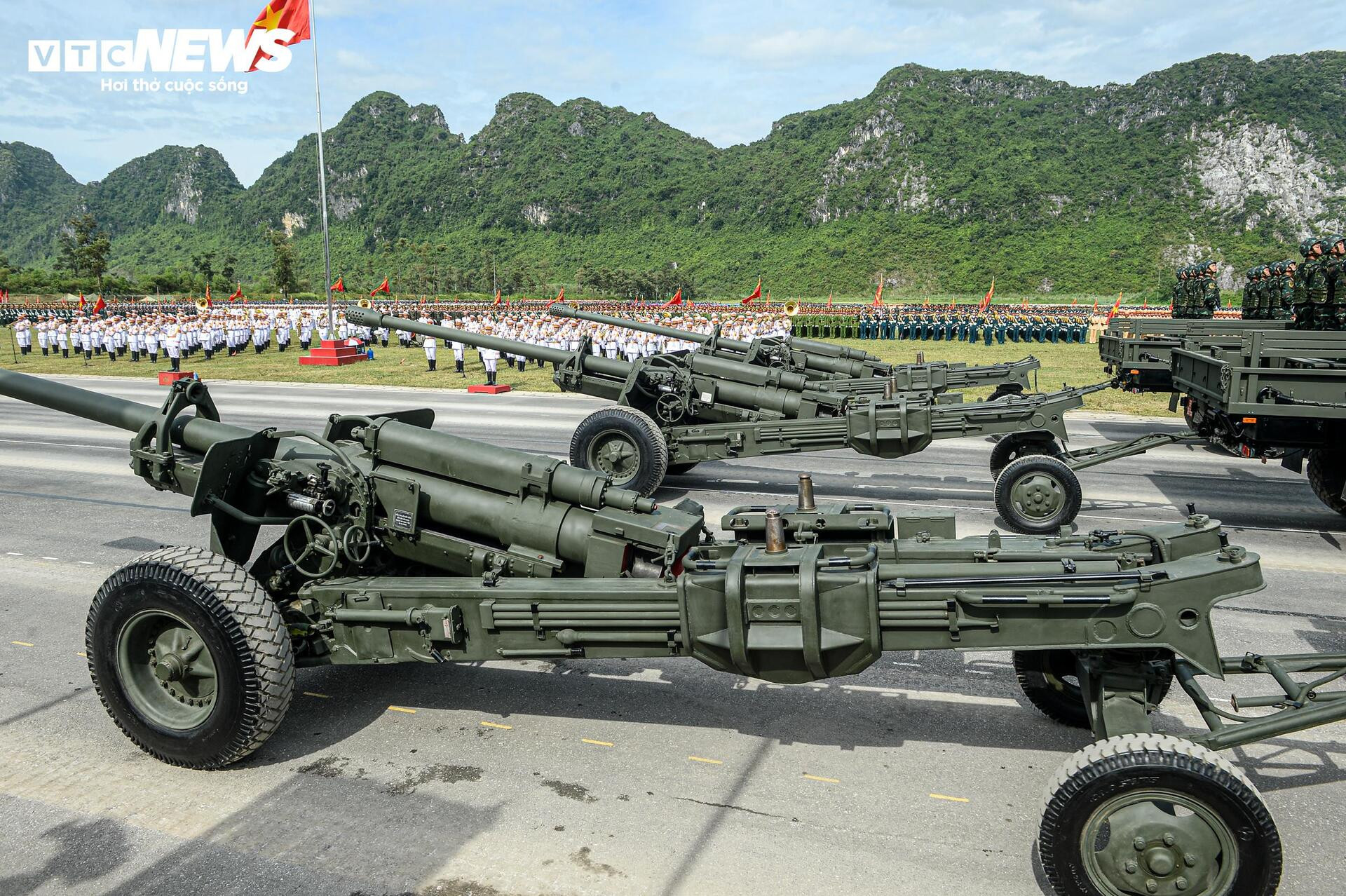 Tên lửa, xe chiến đấu 'Made in Vietnam' phô diễn sức mạnh tại buổi hợp luyện A80 - 11